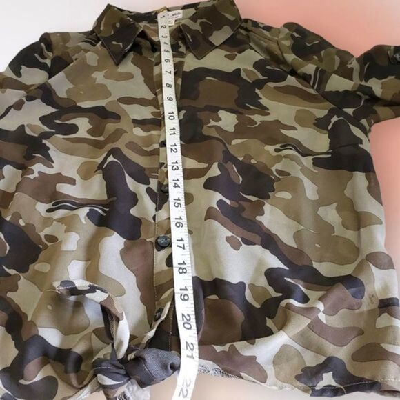 ZENANA Outfitters Semi Sheer Camouflage Front Tie‎ Shirt Med - Picture 7 of 11
